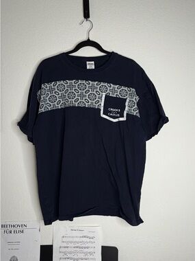 CROOKS & CASTLES NAVY MONOGRAM PANEL POCKET TEE MENS XL Y2K STREETWEAR HYPEBEAS